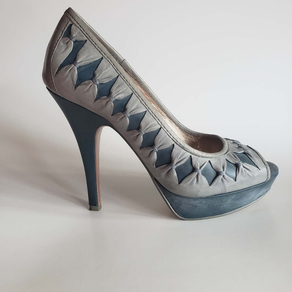 BCBG 2 tone leather heel